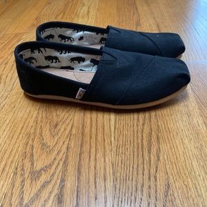 Black toms shoes
